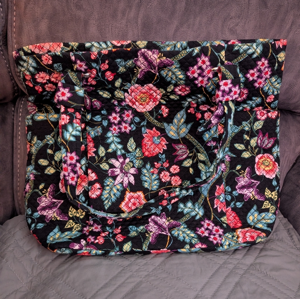 Vera Bradley Hadley East West Tote In Vines Floral